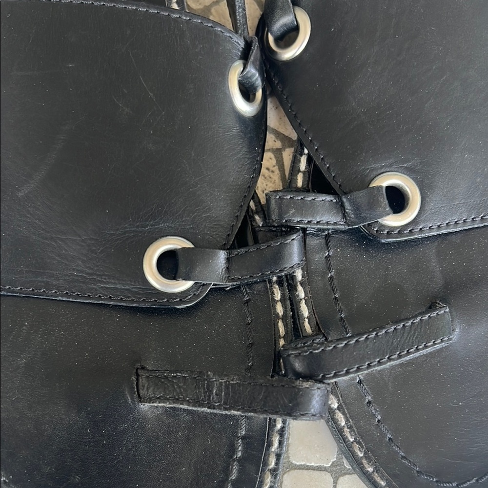 Michael Kors Black leather  Sandals with Sleek Design - Picture 7 of 13